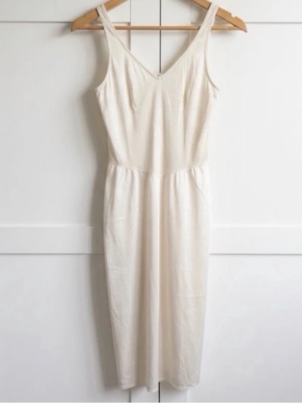 Vintage cottagecore Warner's Small 34 Cream V-Neck Slip Midi Dress